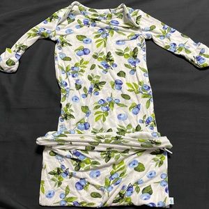 Zip pouch sleeper size 0-3 blueberry print
